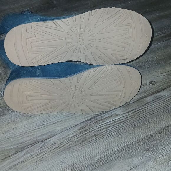 UGG Blue Floral Pattern Perforated Suede Side Zip Boots Sz 6  S/N 1004545 EUC - Picture 6 of 8